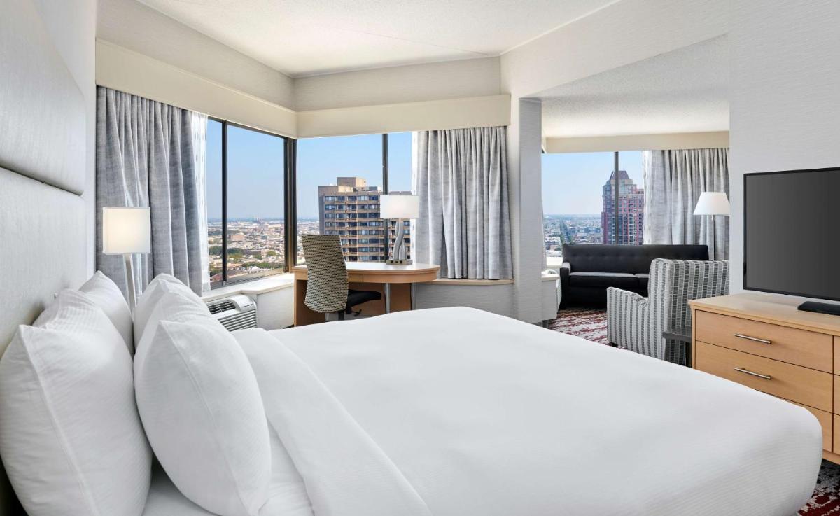 DoubleTree by Hilton Philadelphia Center City - image 2