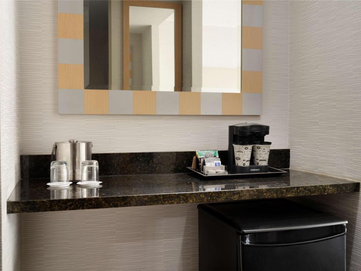 DoubleTree by Hilton Philadelphia Center City - image 4
