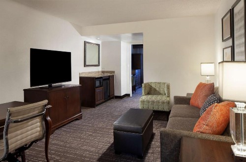 Embassy Suites by Hilton Philadelphia Airport - image 27
