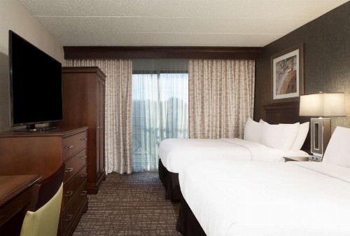Embassy Suites by Hilton Philadelphia Airport - image 31