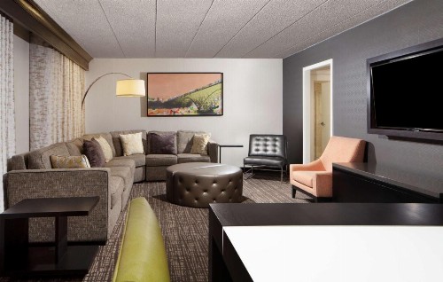Embassy Suites by Hilton Philadelphia Airport - image 34