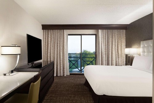 Embassy Suites by Hilton Philadelphia Airport - image 35