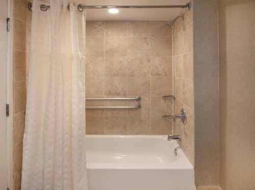 Embassy Suites by Hilton Philadelphia Airport - image 36