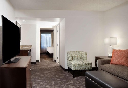 Embassy Suites by Hilton Philadelphia Airport - image 37
