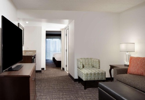 Embassy Suites by Hilton Philadelphia Airport - image 38