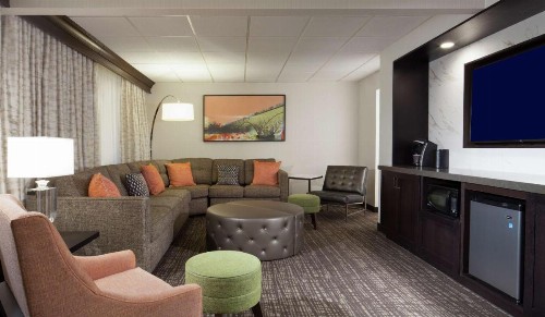 Embassy Suites by Hilton Philadelphia Airport - image 39