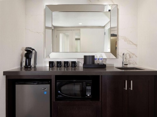 Embassy Suites by Hilton Philadelphia Airport - image 45