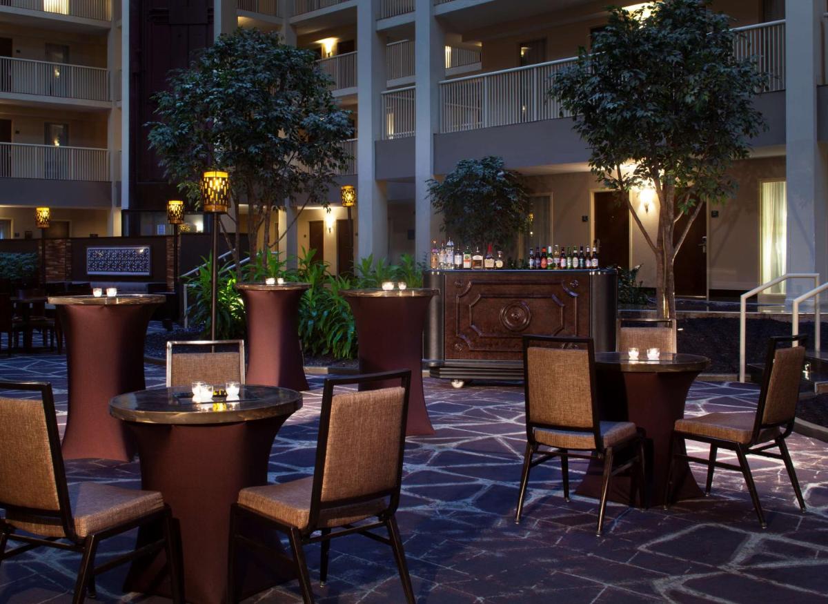 Embassy Suites by Hilton Philadelphia Airport - image 6
