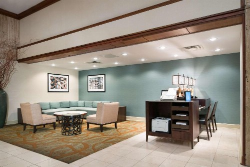 DoubleTree by Hilton Philadelphia Airport - image 10