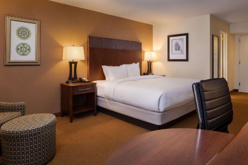 DoubleTree by Hilton Philadelphia Airport - image 16