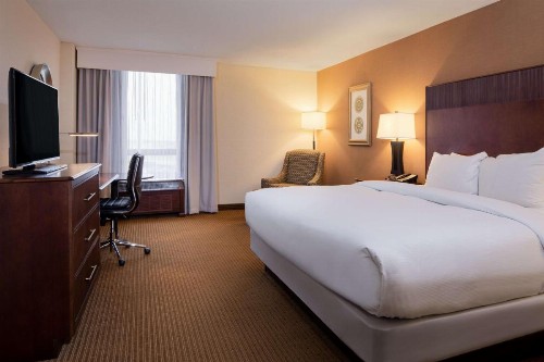 DoubleTree by Hilton Philadelphia Airport - image 17