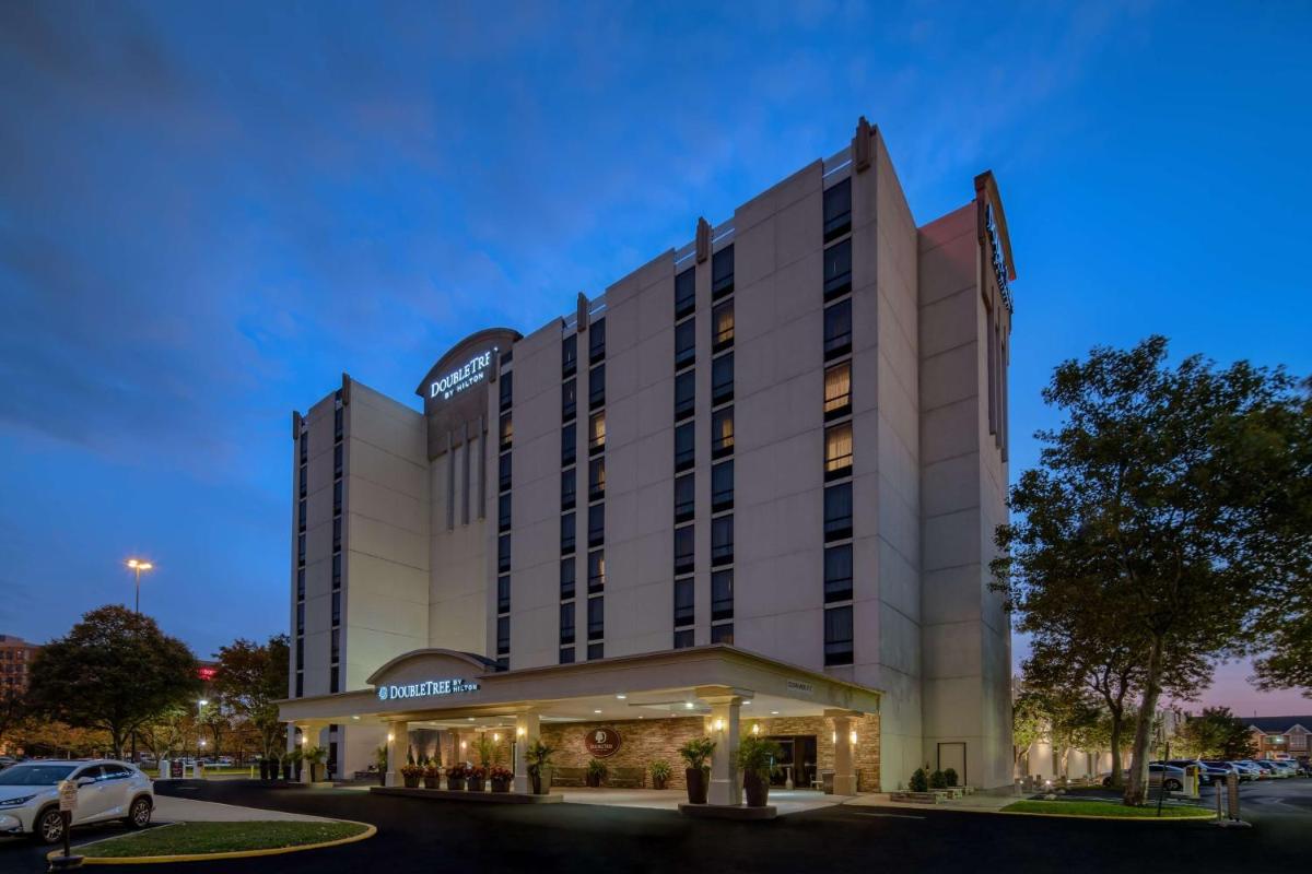 DoubleTree by Hilton Philadelphia Airport - image 2