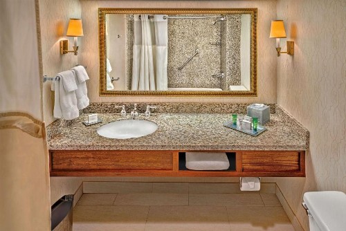 DoubleTree by Hilton Philadelphia Airport - image 20