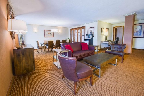 DoubleTree by Hilton Philadelphia Airport - image 21