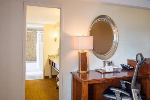 DoubleTree by Hilton Philadelphia Airport - image 26