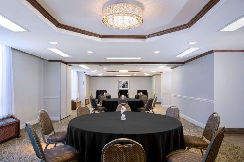 DoubleTree by Hilton Philadelphia Airport - image 35