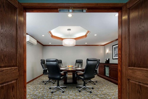 DoubleTree by Hilton Philadelphia Airport - image 36