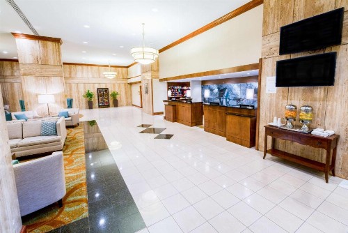 DoubleTree by Hilton Philadelphia Airport - image 5