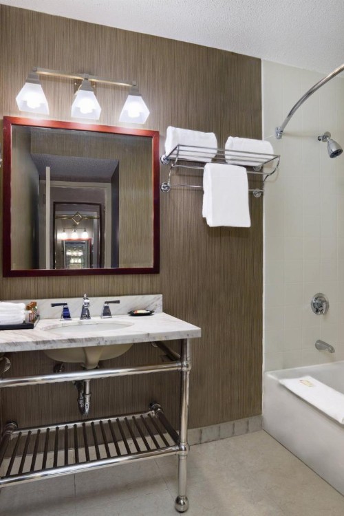 Sheraton Philadelphia University City Hotel - image 13