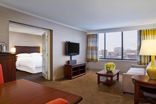 Sheraton Philadelphia University City Hotel - image 17