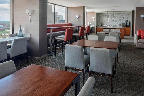 Sheraton Philadelphia University City Hotel - image 21