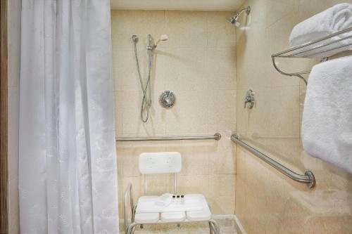 Sheraton Philadelphia University City Hotel - image 4