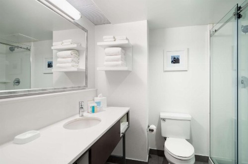 Hampton Inn Philadelphia Center City-Convention Center - image 2