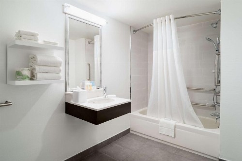 Hampton Inn Philadelphia Center City-Convention Center - image 29