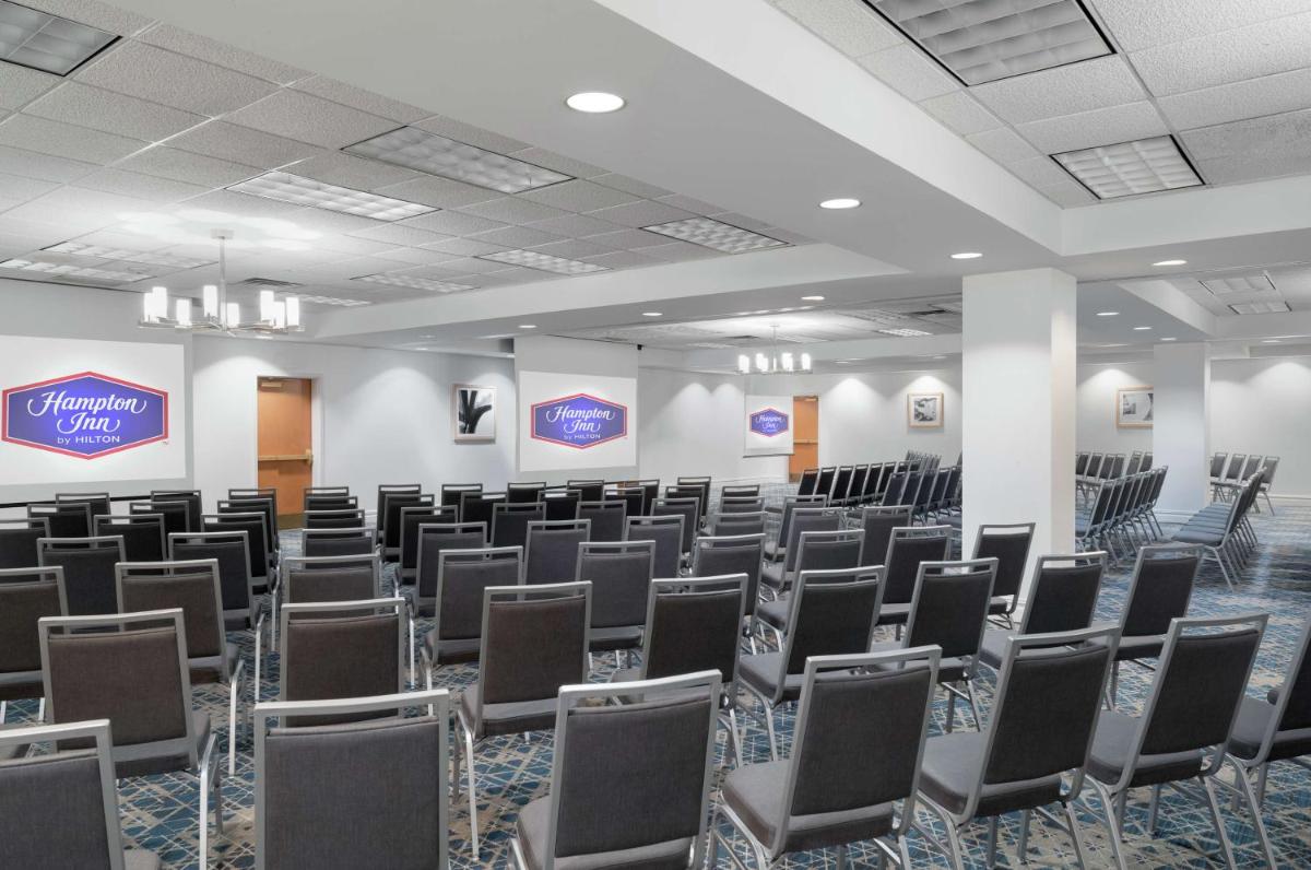 Hampton Inn Philadelphia Center City-Convention Center - image 7