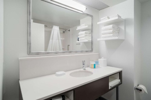 Hampton Inn Philadelphia Center City-Convention Center - image 8