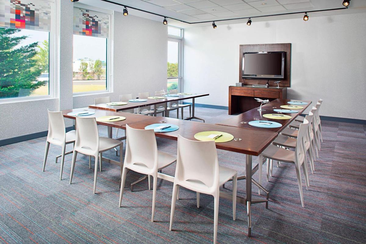 Aloft Philadelphia Airport - image 4
