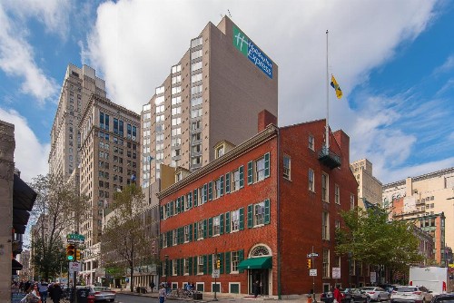 Holiday Inn Express Philadelphia-Midtown an IHG Hotel - image 1