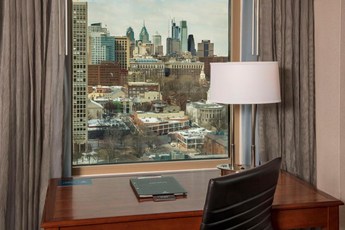 Hilton Philadelphia at Penn's Landing - image 2