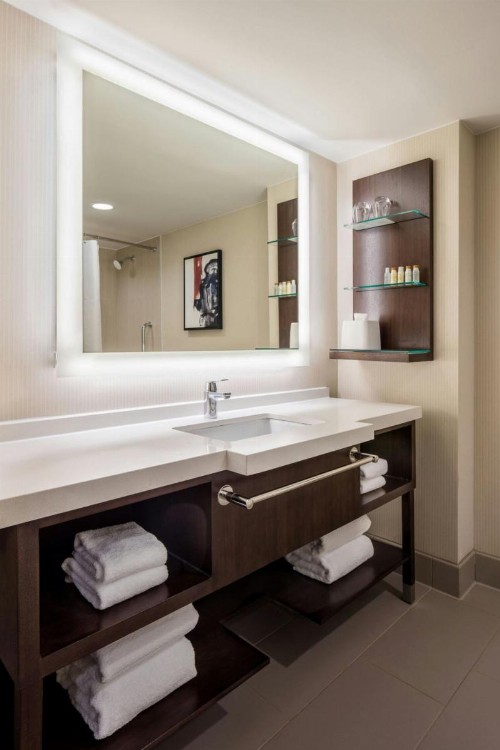Delta Hotels by Marriott Philadelphia Airport - image 4