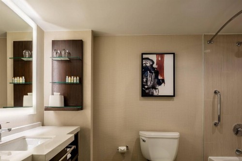 Delta Hotels by Marriott Philadelphia Airport - image 9