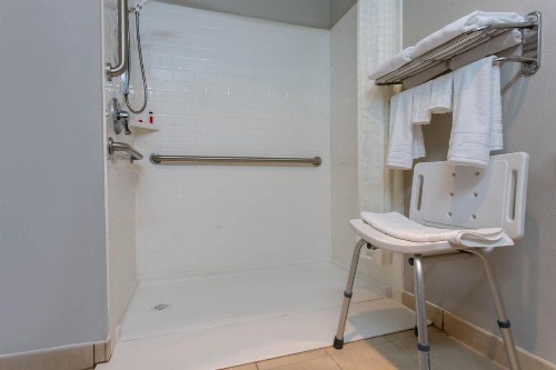 Microtel Inn & Suites by Wyndham Philadelphia Airport - image 11
