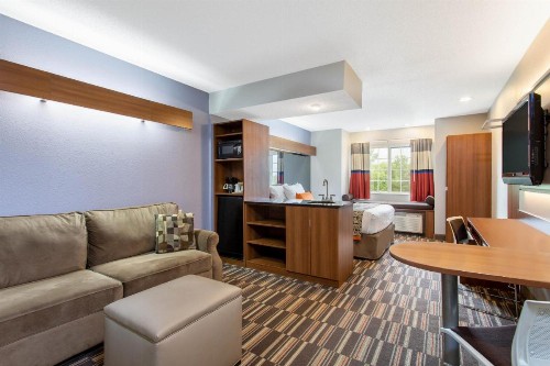 Microtel Inn & Suites by Wyndham Philadelphia Airport - image 18