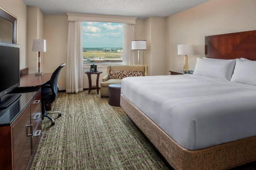 Philadelphia Airport Marriott - image 1