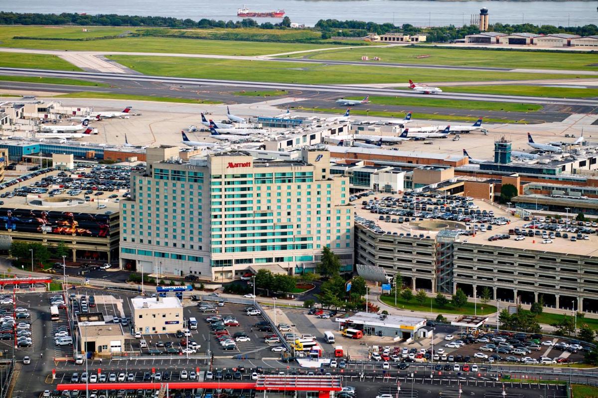 Philadelphia Airport Marriott - image 3