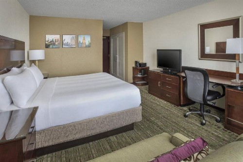 Philadelphia Airport Marriott - image 5