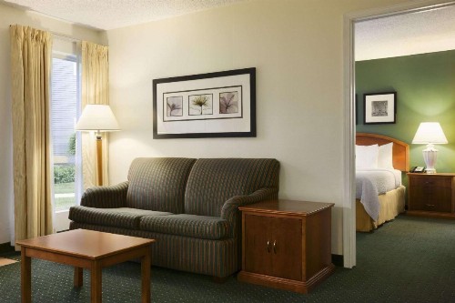 Hawthorn Suites By Wyndham Philadelphia Airport - image 7