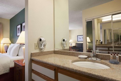Hawthorn Suites By Wyndham Philadelphia Airport - image 8