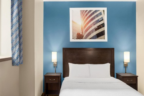 Days Inn by Wyndham Philadelphia Convention Center - image 11