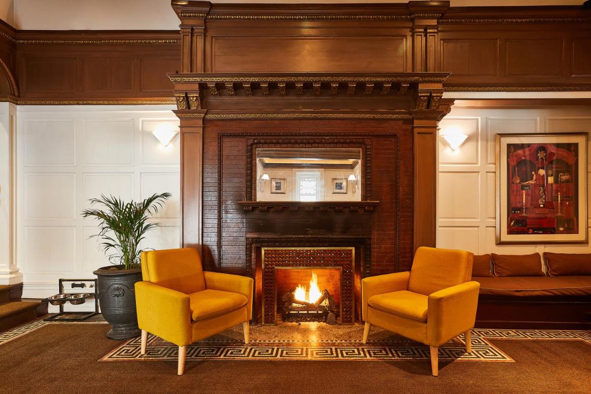 Alexander Inn - image 7
