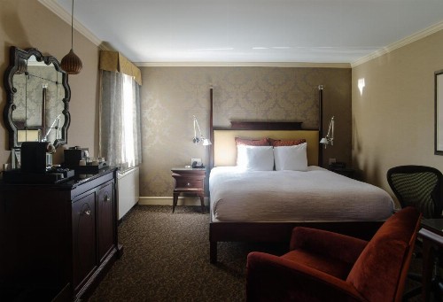 Chestnut Hill Hotel - image 15