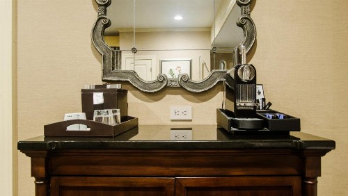 Chestnut Hill Hotel - image 16