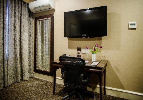 Chestnut Hill Hotel - image 17