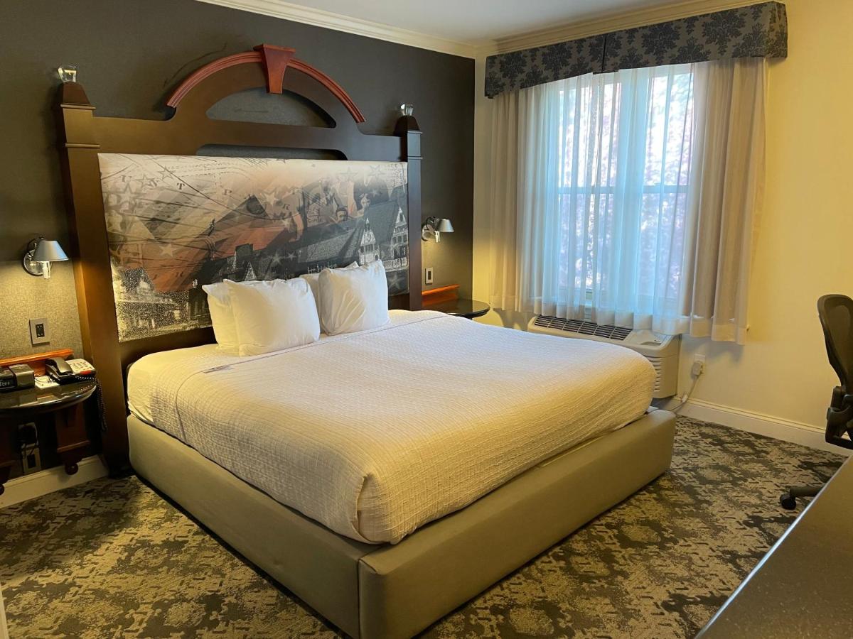Chestnut Hill Hotel - image 2