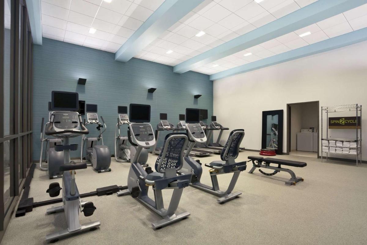 Home2 Suites by Hilton Philadelphia Convention Center - image 6