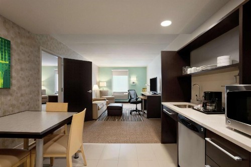 Home2 Suites by Hilton Philadelphia Convention Center - image 13